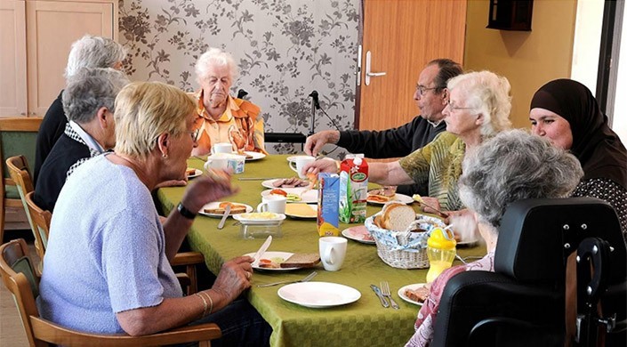 Involucrar a los pacientes en sus propias vidas: El caso de Hogeweyk, el pueblo holandés que acoge a enfermos de Alzheimer