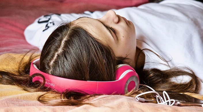 ¿Cómo afecta la música triste a nuestro cerebro?
